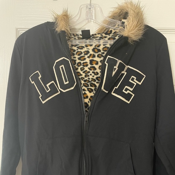 Live to be Spoiled, zip up “LOVE”jacket - Picture 3 of 15